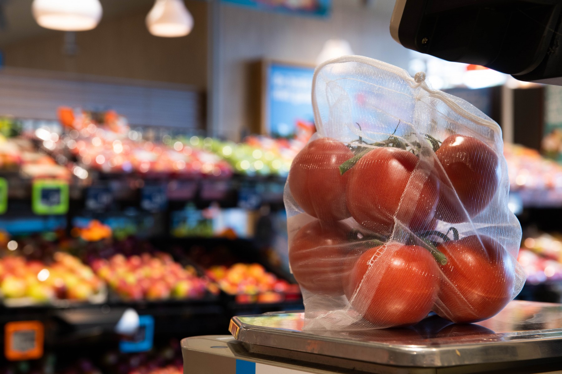 Eerste Albert Heijn-winkels nemen afscheid van plastic zakjes op