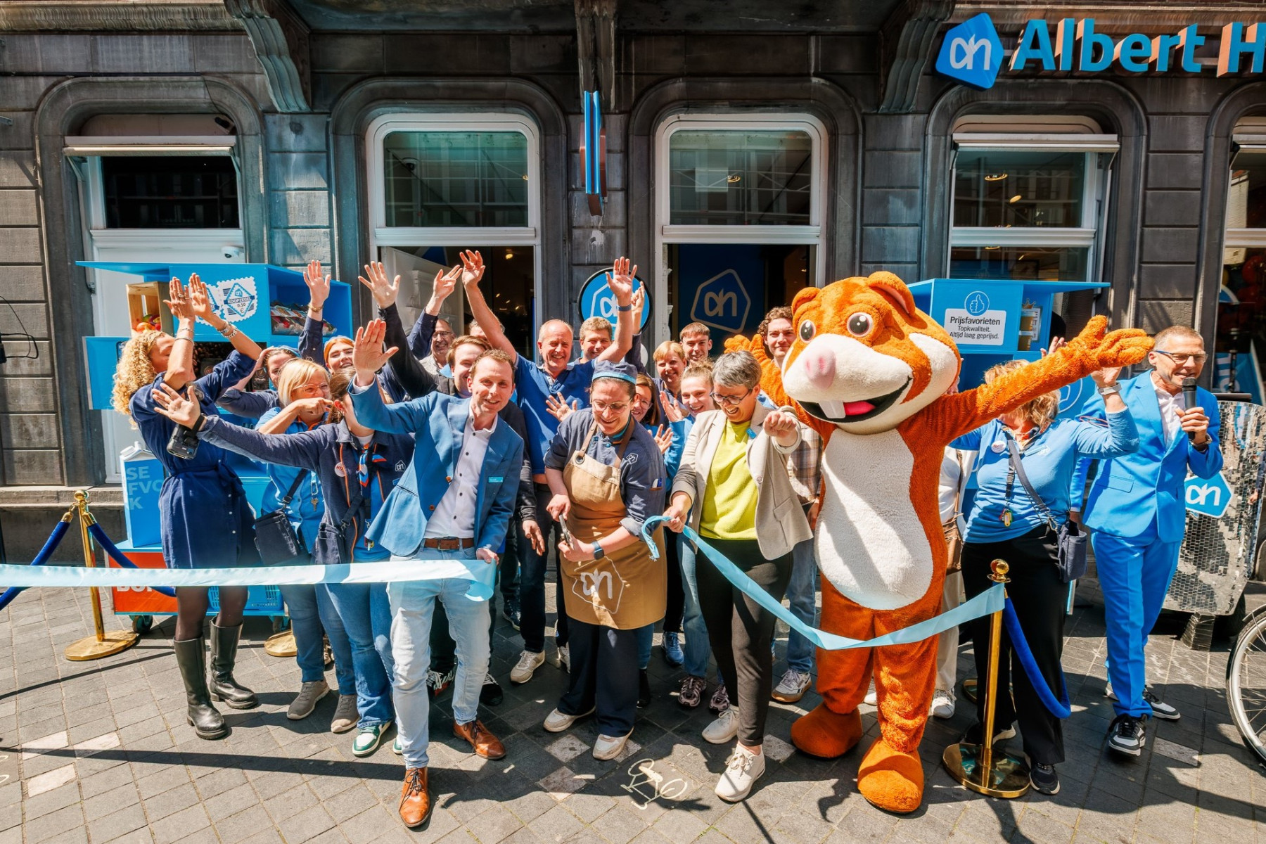 Opening Albert Heijn Helmstraat, 19 mei 2025. Foto - Albert Heijn, The Arrows