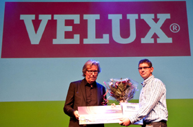 Michel Kalis overhandigt prijs 280px.jpg