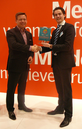 Michel Sombroek ontvangt Award 280px.jpg