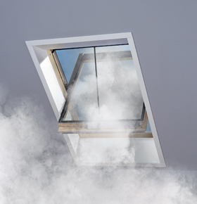 Het rook- & warmteafvoersysteem zorgt ervoor dat rook en hitte snel via het dakraam afgevoerd worden