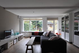 Woonkamer met uitbouw 280px.jpg