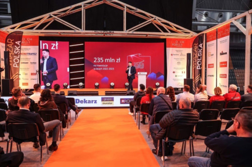 Targi DACH Forum to nie tylko przestrzeń wystawiennicza, ale także ciekawe prelekcje. Na zdjeciu Przemysław Pokorski, VELUX Polska