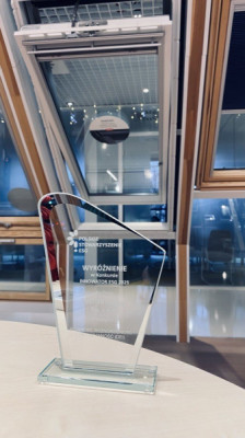 Statuetka Innowator ESG dla VELUX Polska