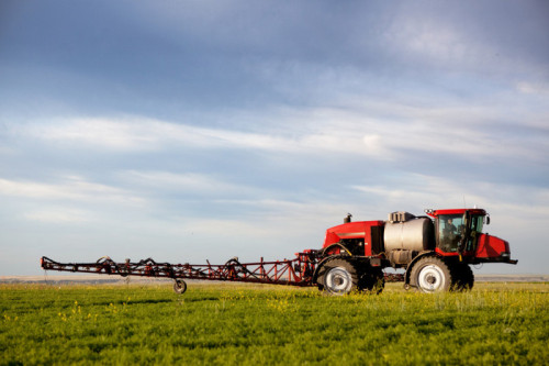 high-clearance-sprayer-on-field-450w-102183739.jpg