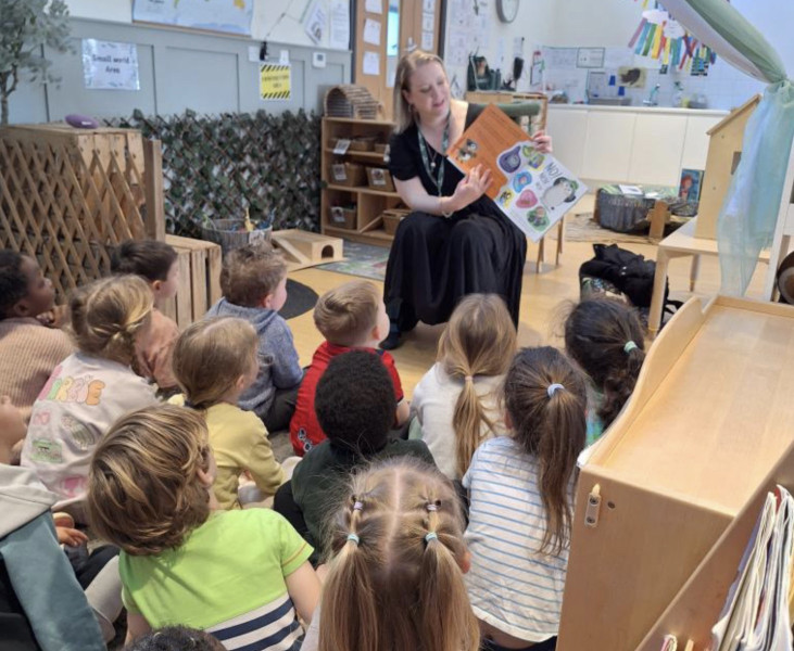 Hazel reading to children.