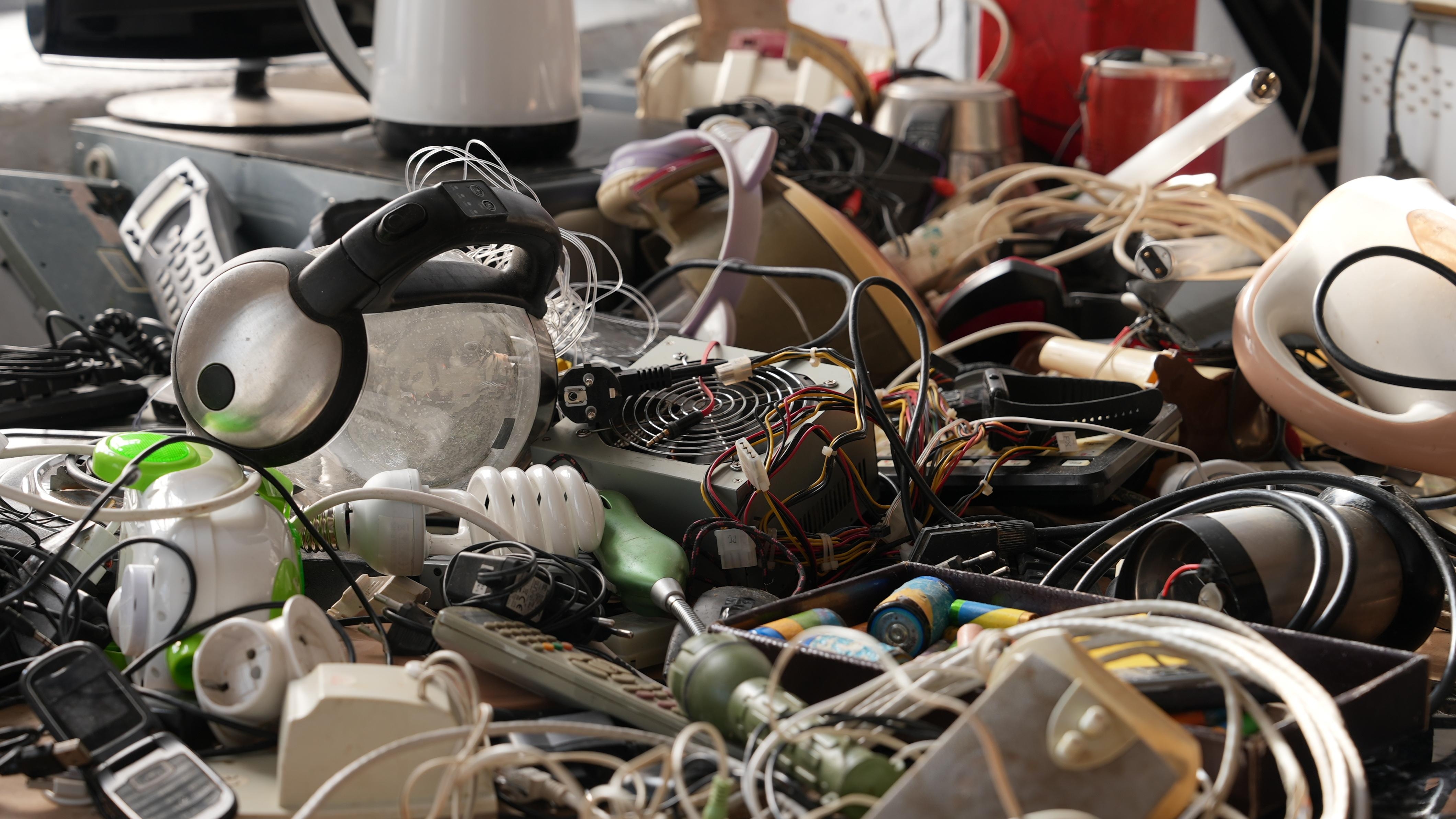 Recloiling Manchester researchers secure £1.3m to transform recycling of complex waste