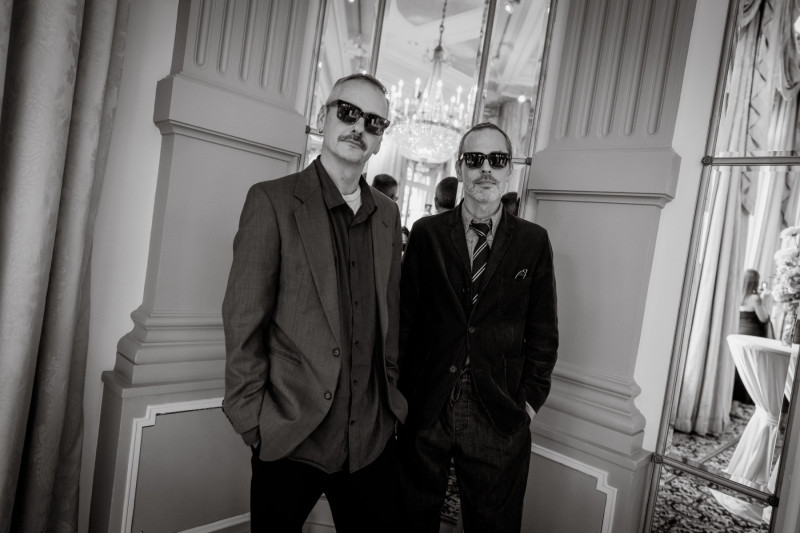 V&R