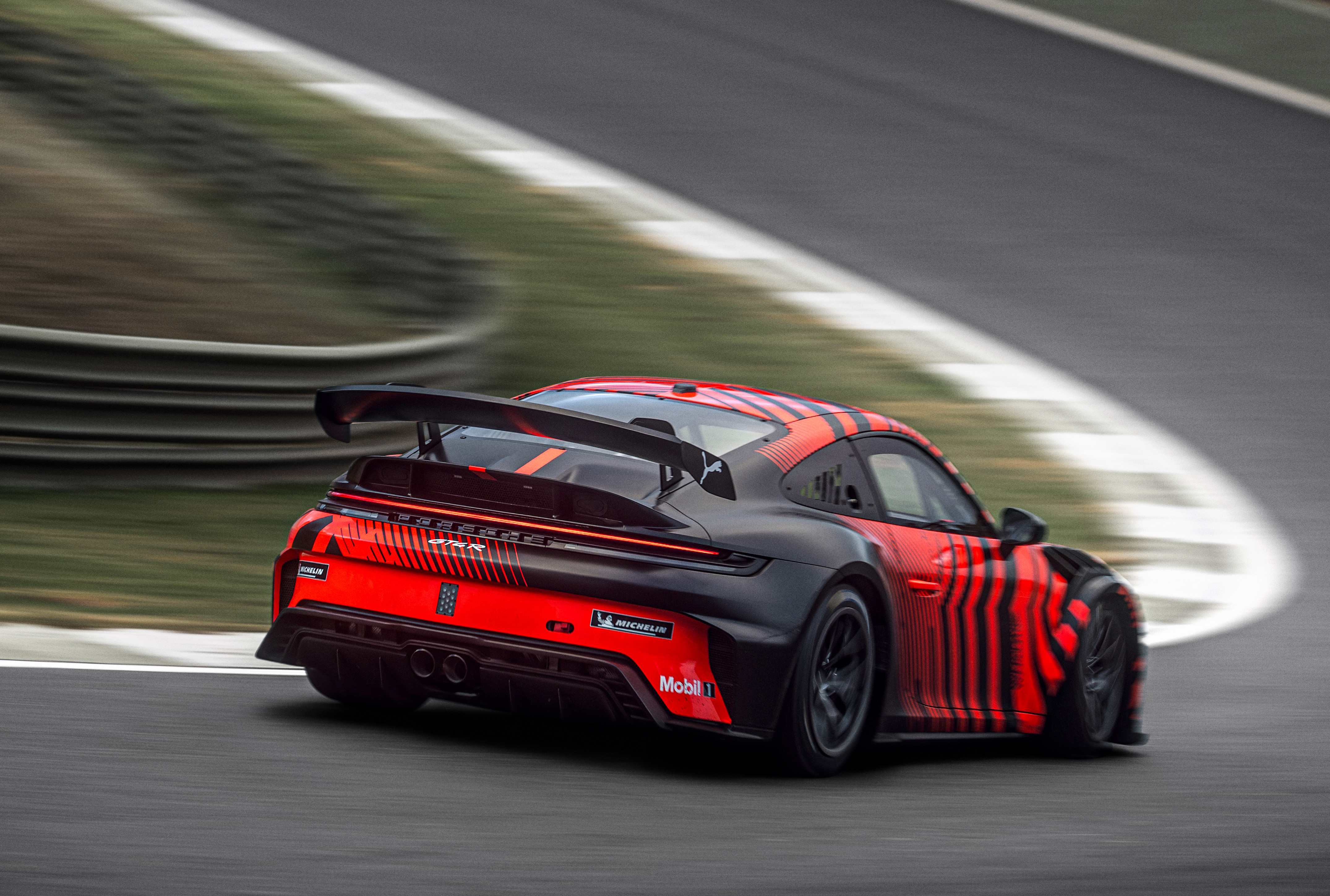 Porsche onthult 911 GT4 R voor wereldwijde klantensport