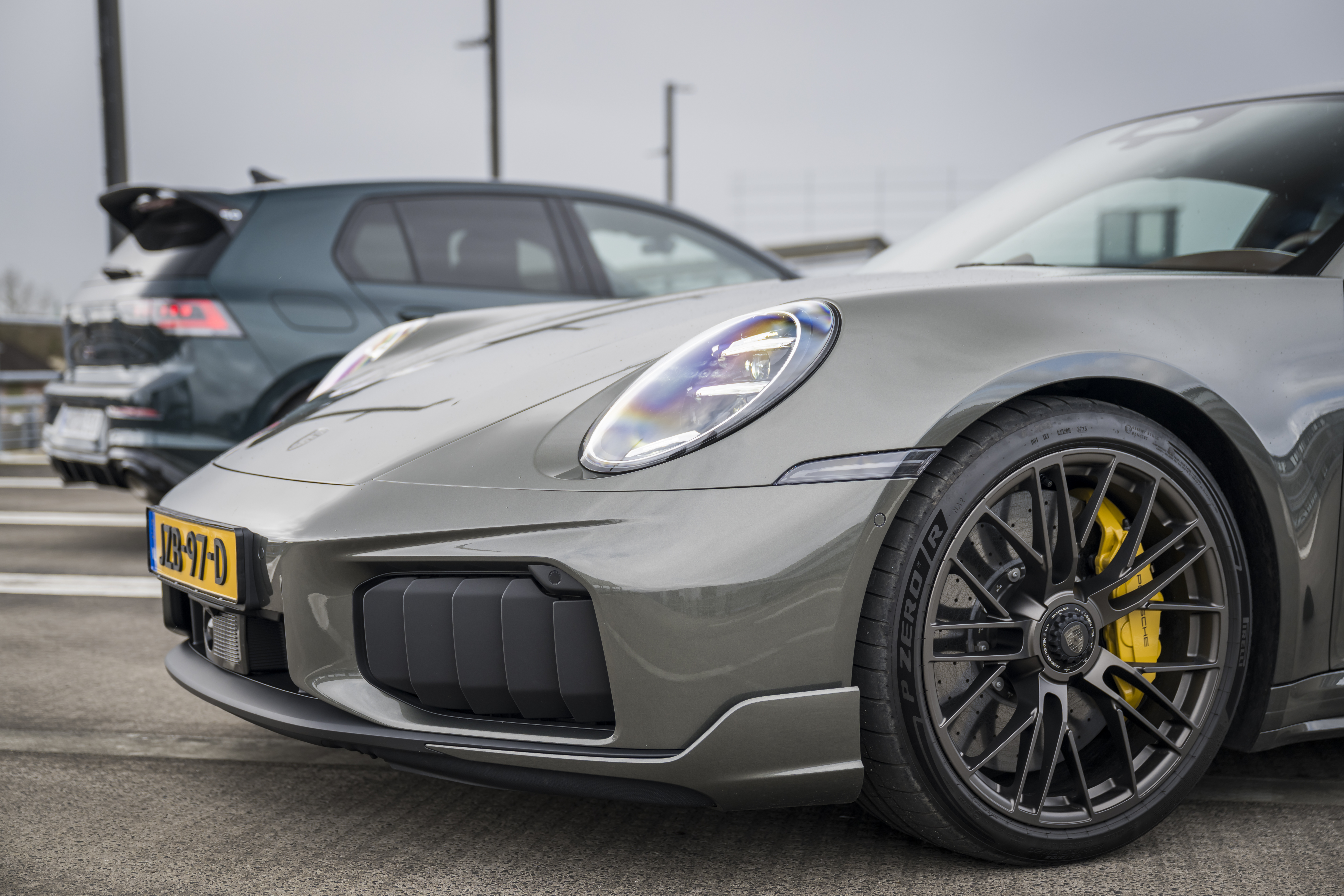Heersers van de Nordschleife - Porsche 911 Turbo S ontmoet bijzondere Volkswagen Golf GTI2