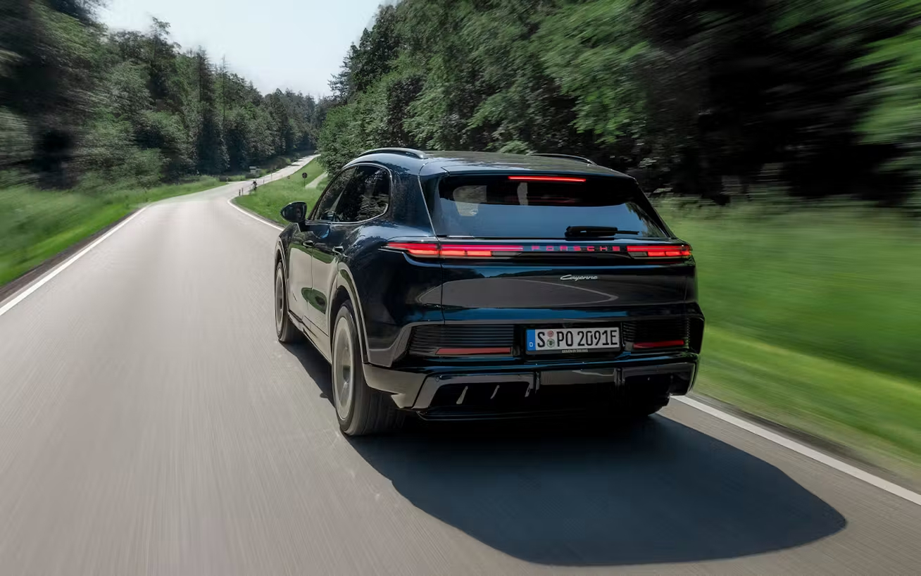 Game, set & charge Eva Lys en de nieuwe Cayenne Electric5