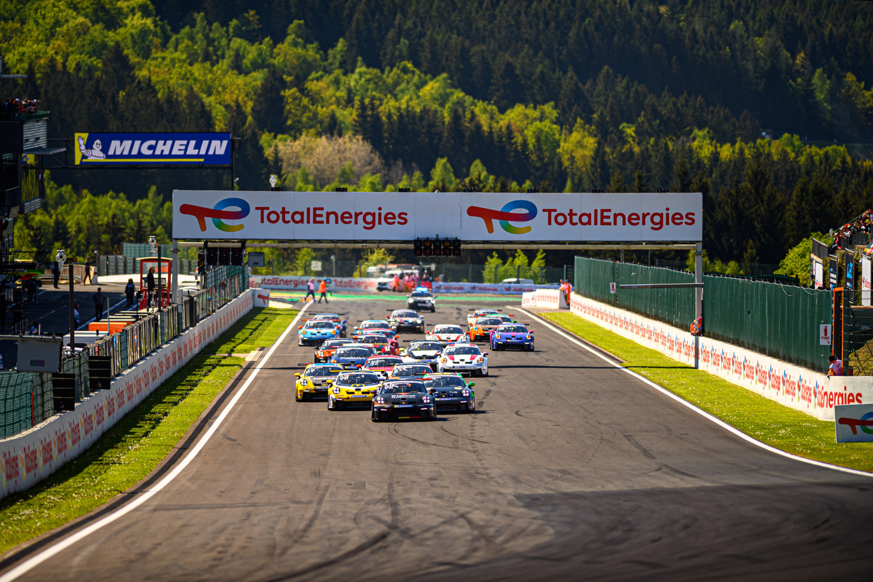 Robin Knutsson Racing Robin Knutsson en Bertrand Baguette winnaars bij seizoensstart Porsche ...