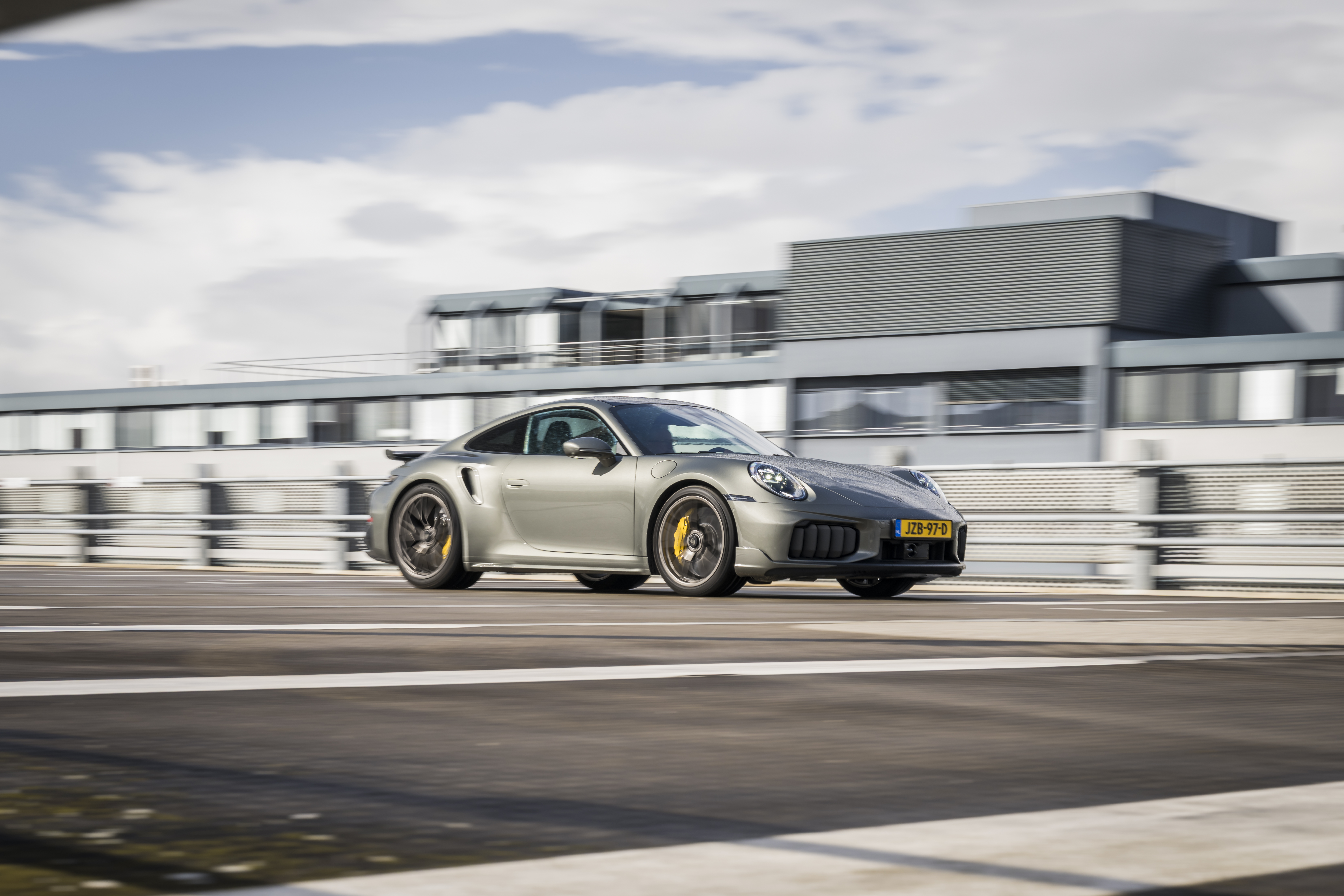 Heersers van de Nordschleife - Porsche 911 Turbo S ontmoet bijzondere Volkswagen Golf GTI4