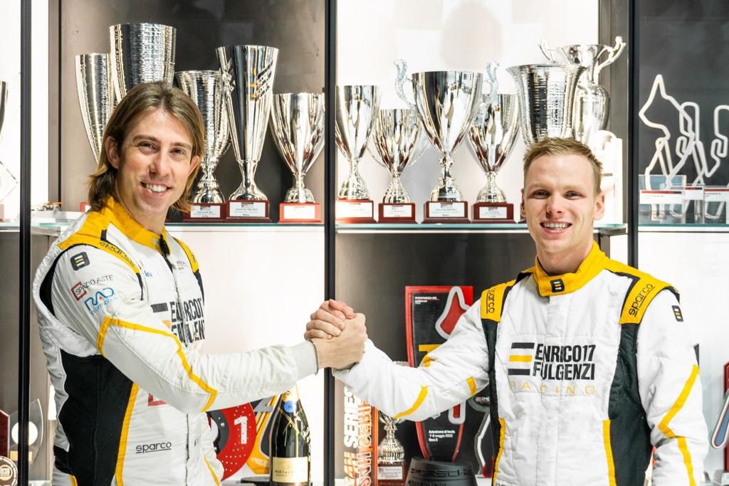 Porsche Cup Italia Ten Voorde met teamgenoot Enrico Fulgenzi