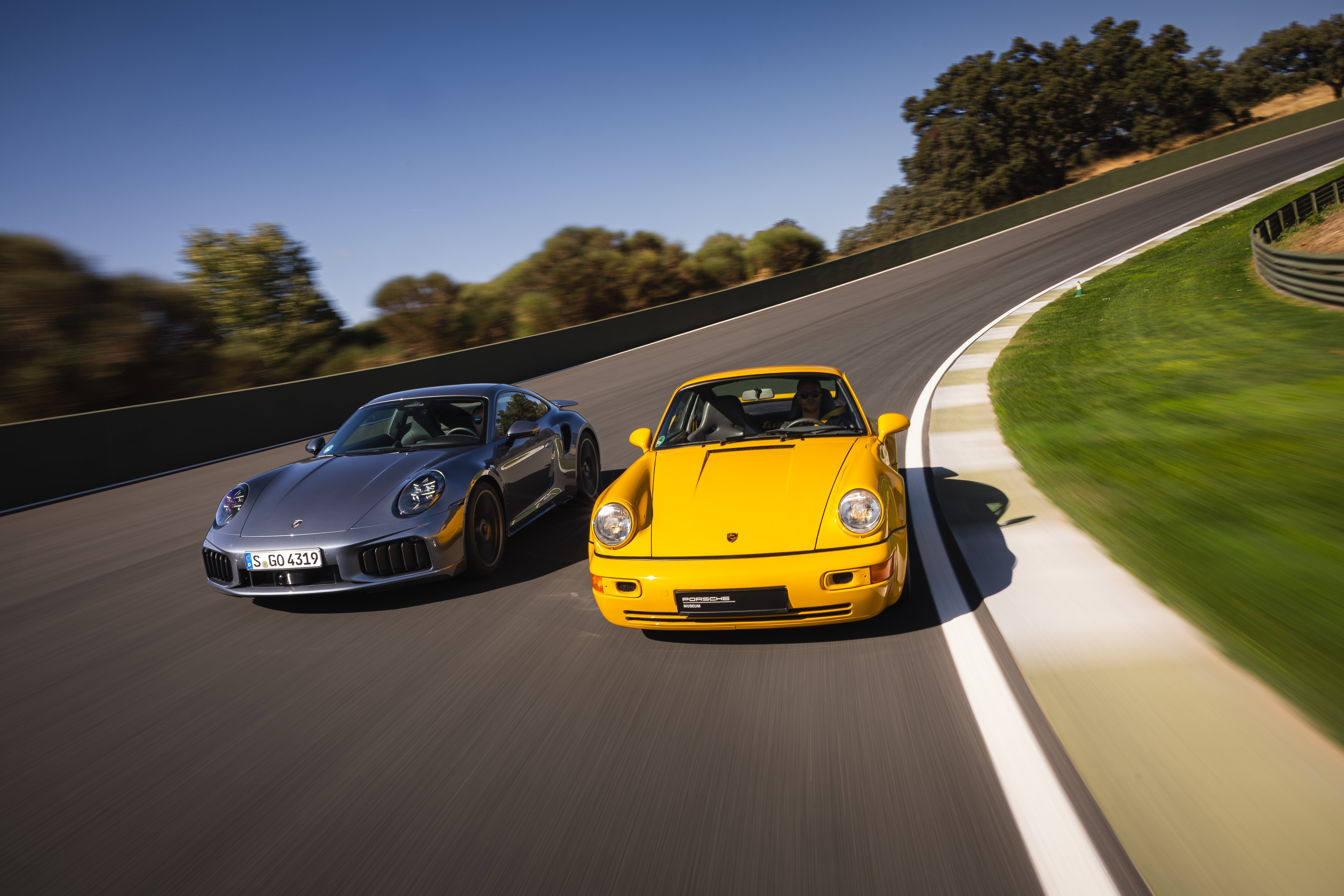 Familieportret van de Porsche 911 Turbo S: 33 jaar innovatie en prestaties