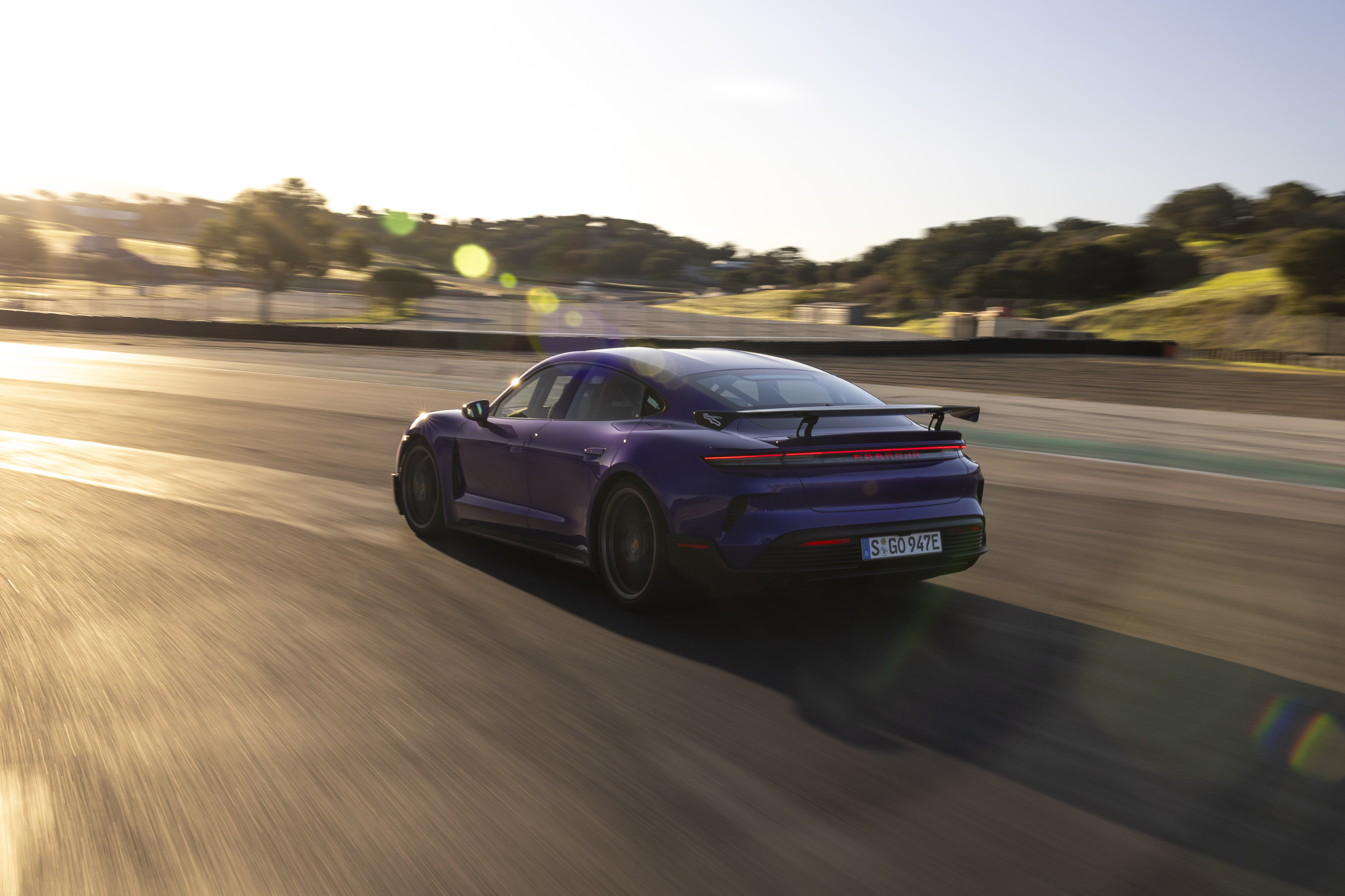 Porsche Taycan Turbo Sky Purple Metallic 7
