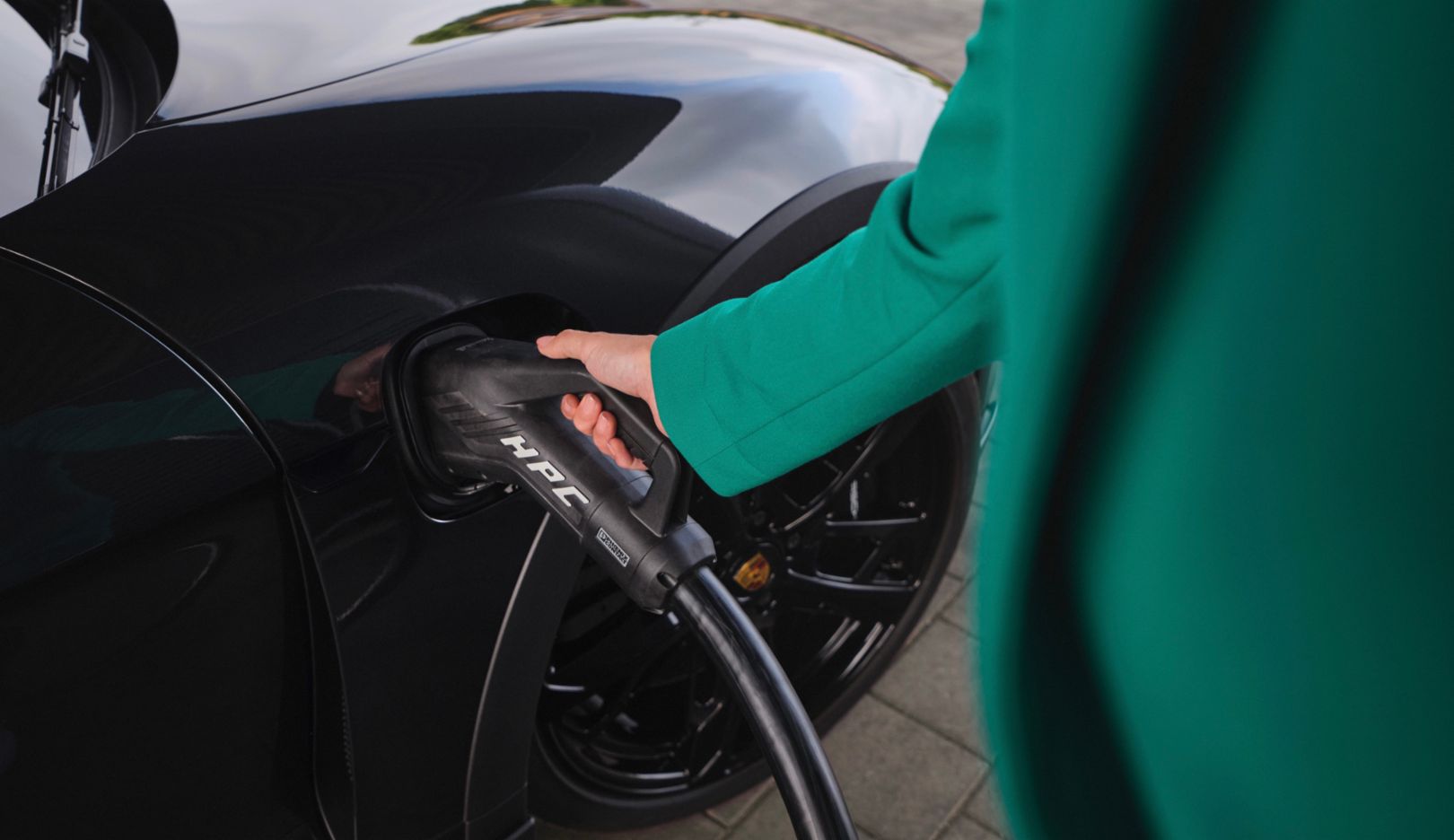2307_BP_PORSCHE_CHARGINGSTATION_01-0158_230720