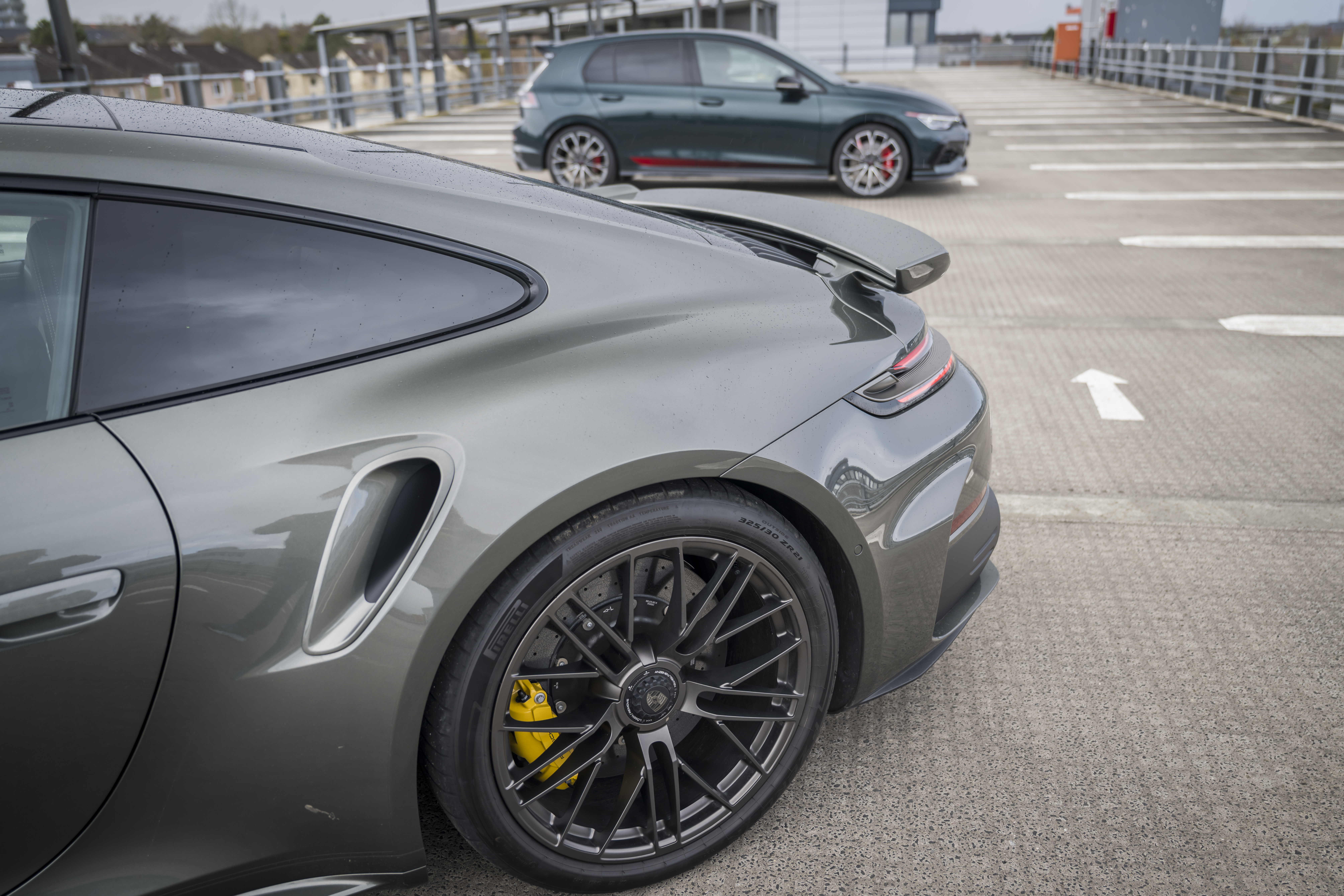 Heersers van de Nordschleife - Porsche 911 Turbo S ontmoet bijzondere Volkswagen Golf GTI5