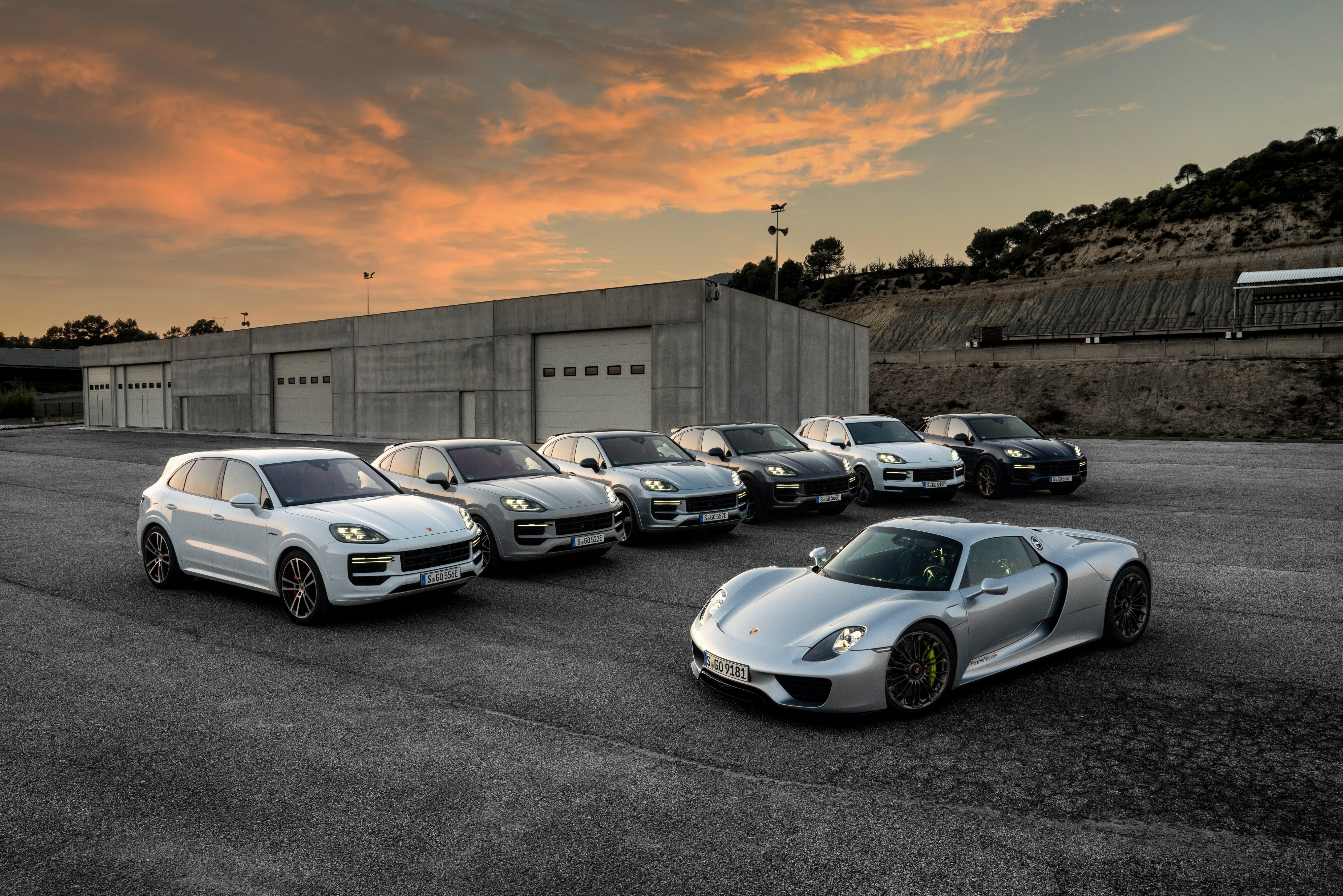 Porsche 918 Spyder & Cayenne E-Hybrid