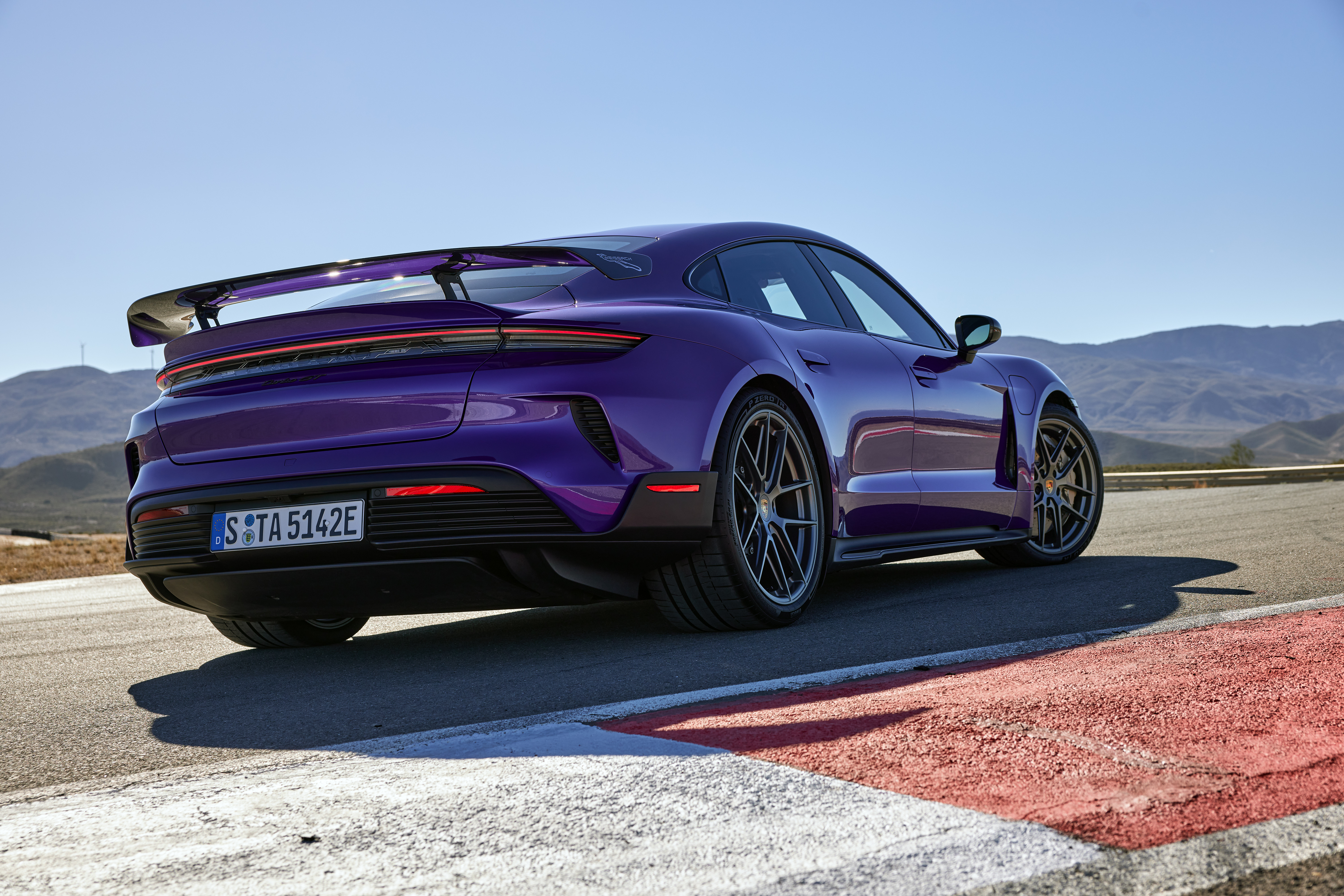 10_taycan_turbo_gt_with_wp_stills