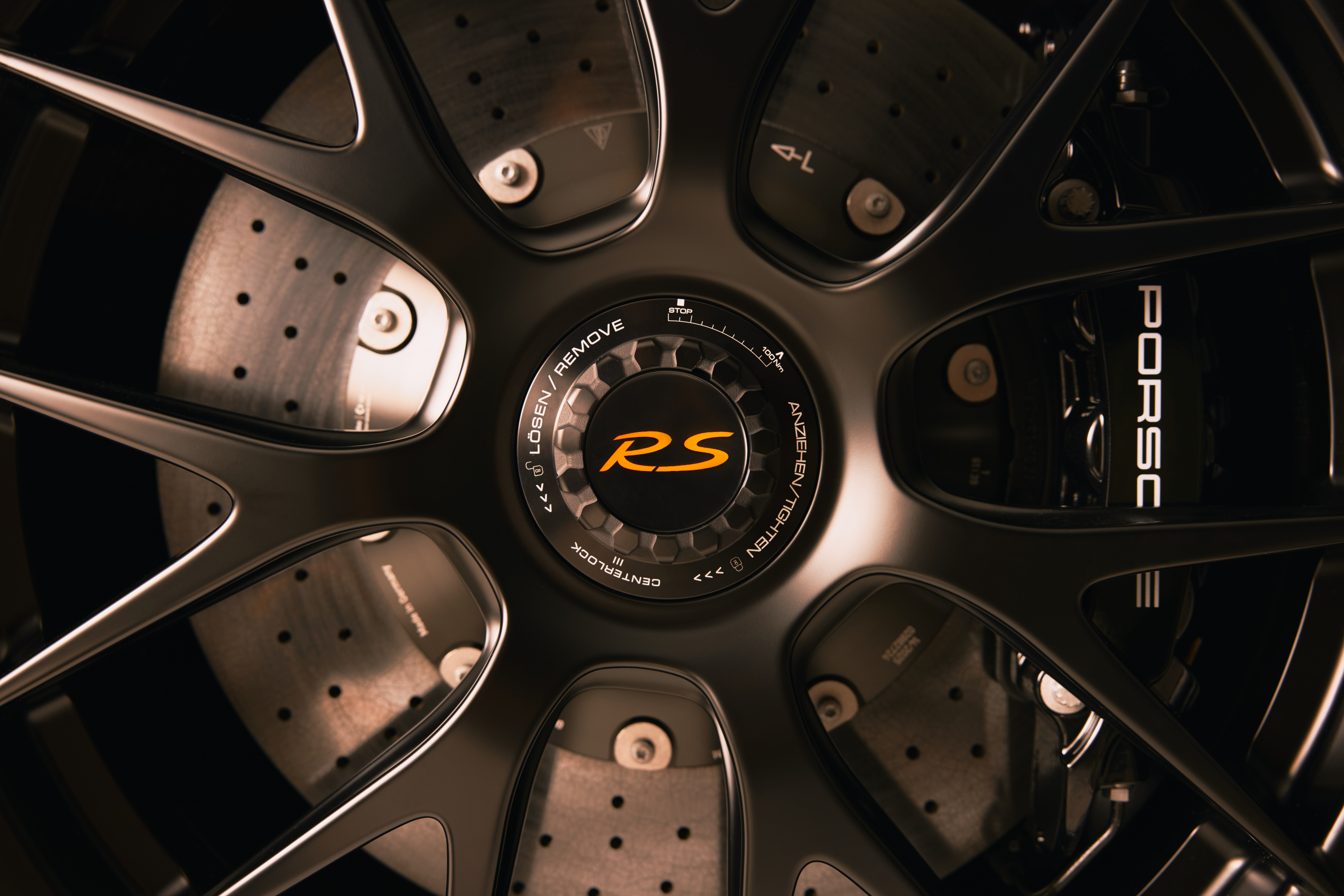 Unieke Porsche 718 Cayman GT4 RS met Manthey Kit voor Nederland