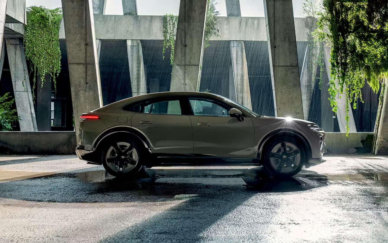Side_view_of_Cayenne_Turbo_CoupeÌ__Electric_in_shadows_lit_by_sunlight