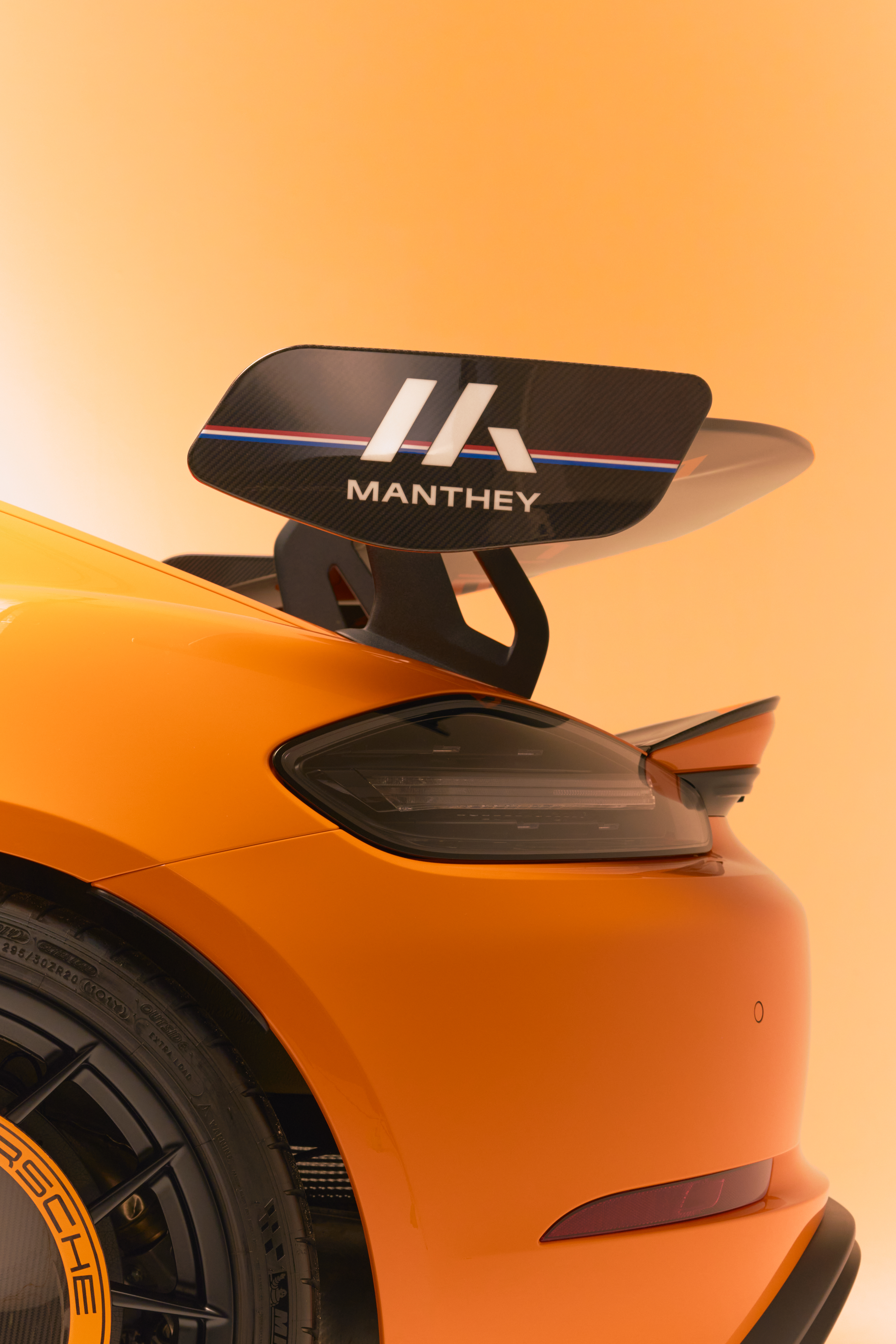 Unieke Porsche 718 Cayman GT4 RS met Manthey Kit voor Nederland