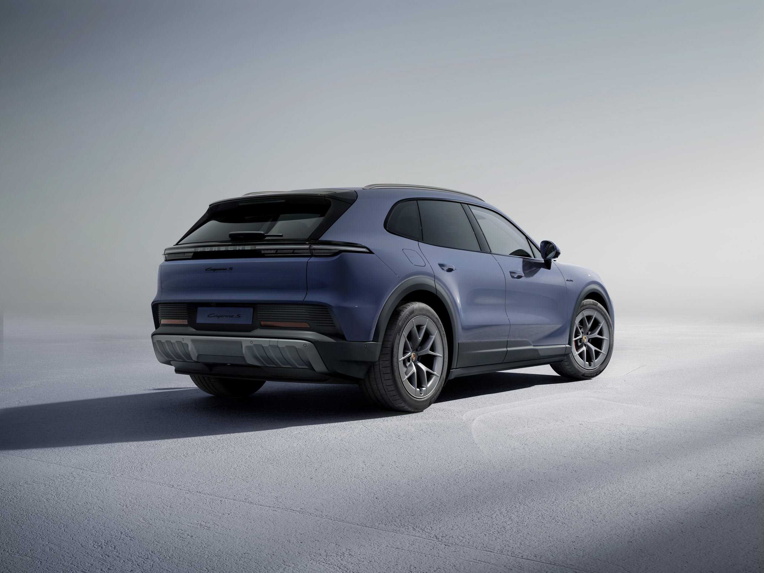 Porsche Cayenne S Electric (4)