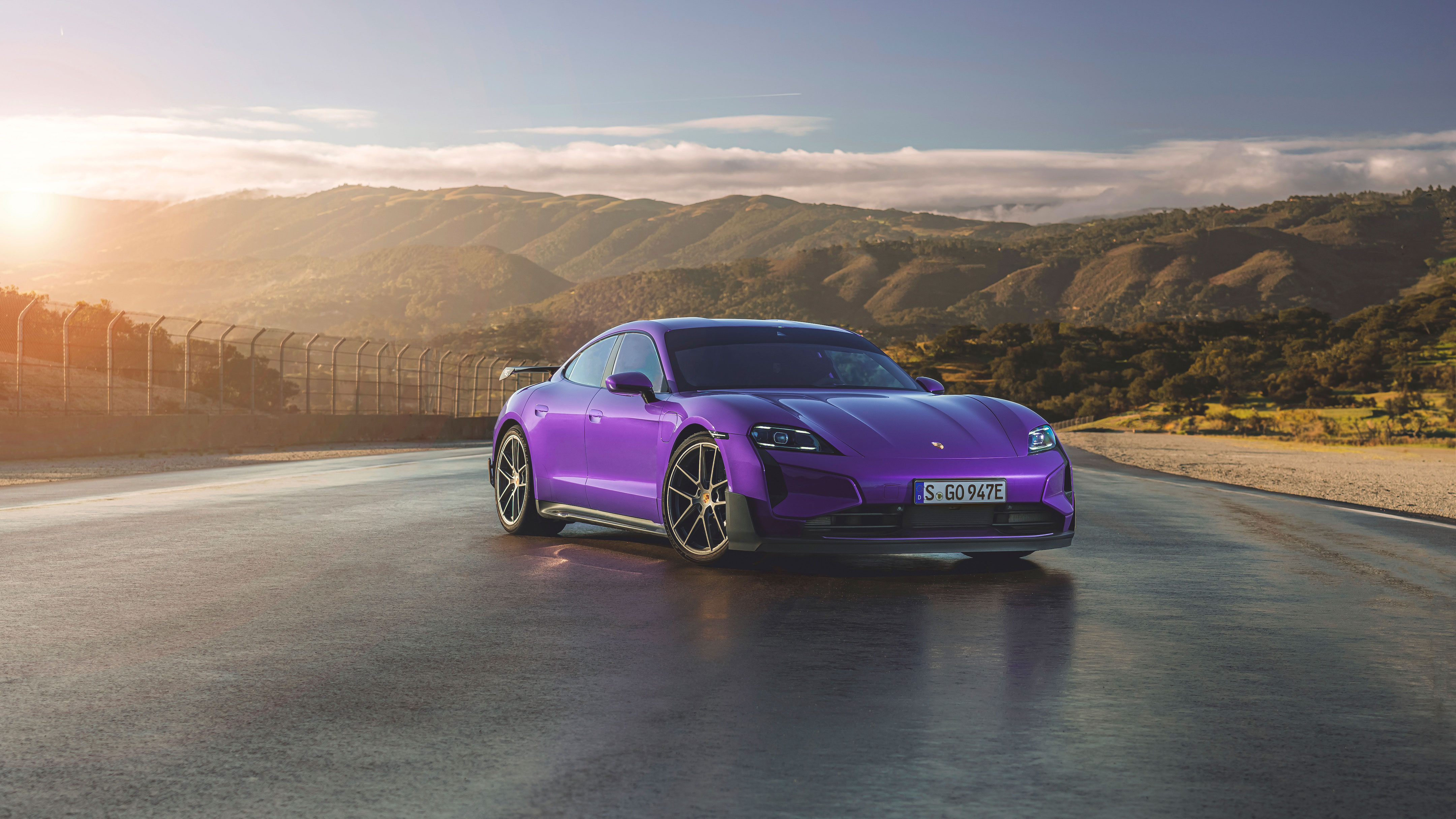 Sky_Purple_Metallic_Taycan_Turbo_GT_A1_04320A_045