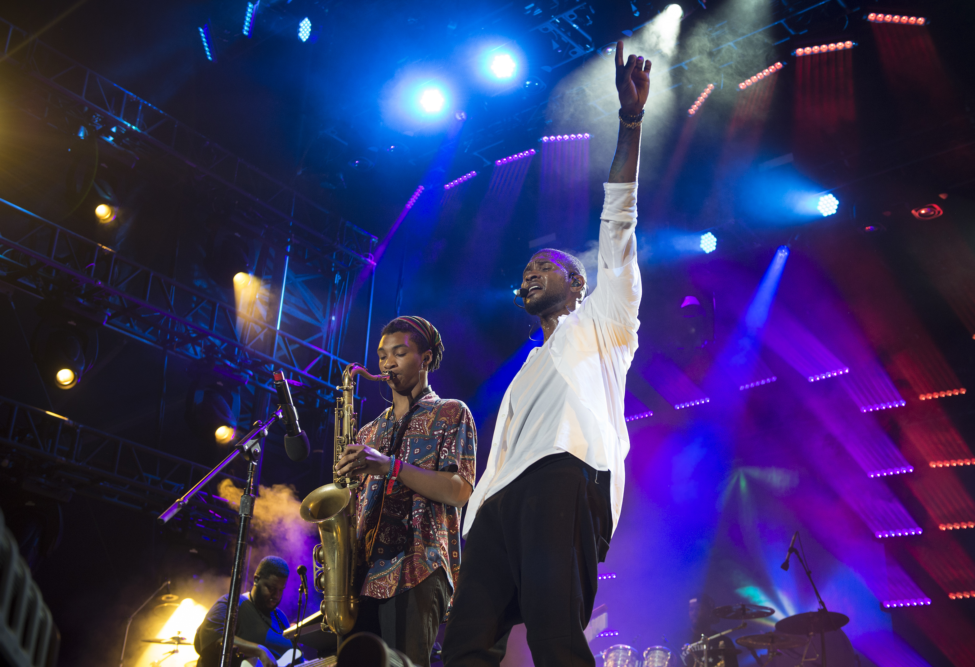 Usher performs Neighborhood Sessions in Chattanooga.