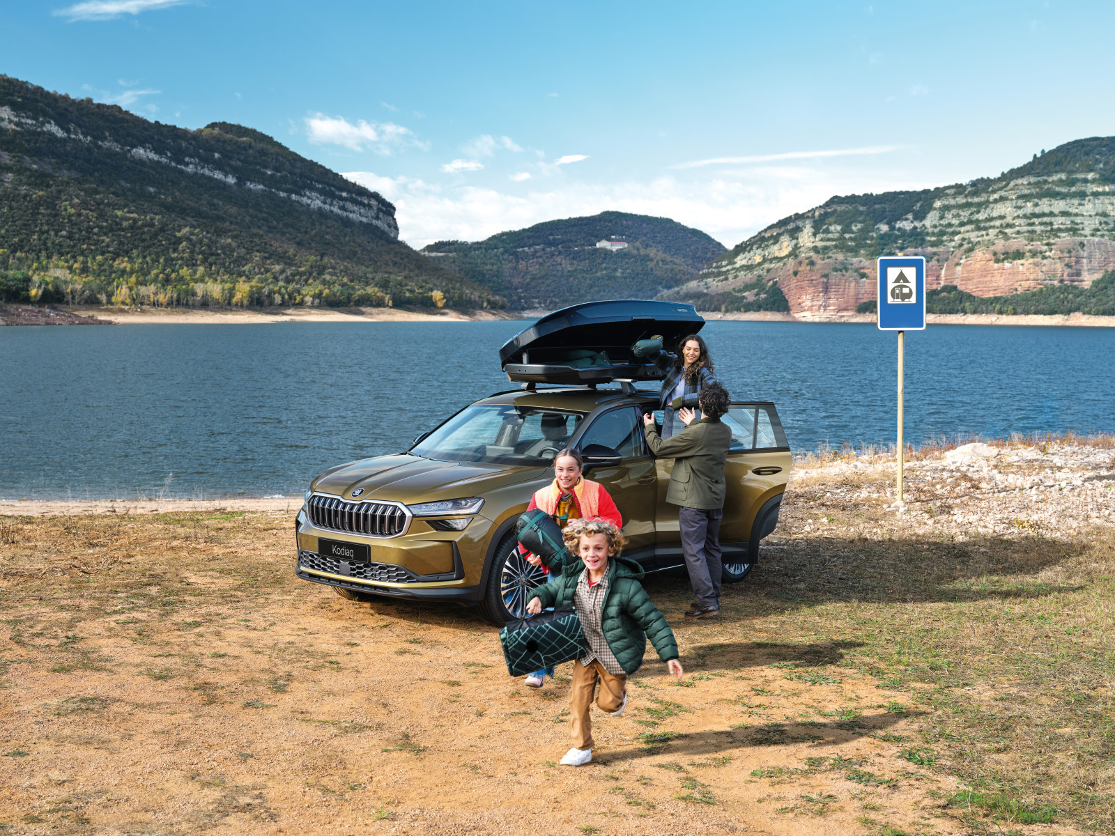 GA_Genuine_Accessories_Campaign_2026_Kodiaq_Summer_Wheel_20_Venus_Roofbox_Picnic_blanket_Sleeping_bag