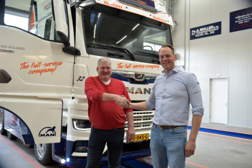 MAN TGX 23.560 PowerLion voor R. Mutra