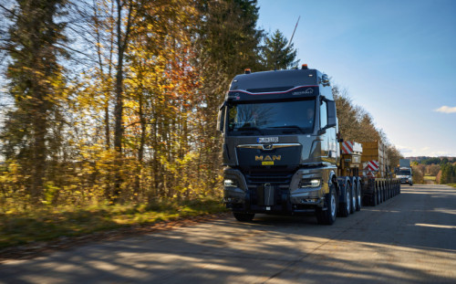 MAN lanceert nieuwe 250-tons zware trekker: Eerste exemplaar voor verhuurspecialist BFS!