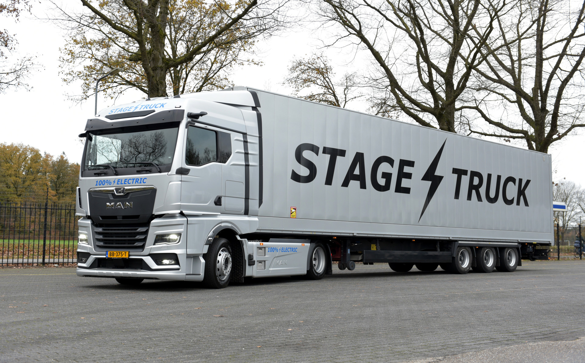 Twee MAN eTGX trekkers voor STAGETRUCK