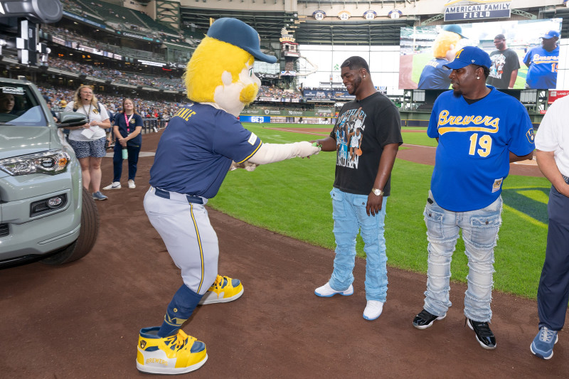 Dontae receiving keys from Bernie Brewer