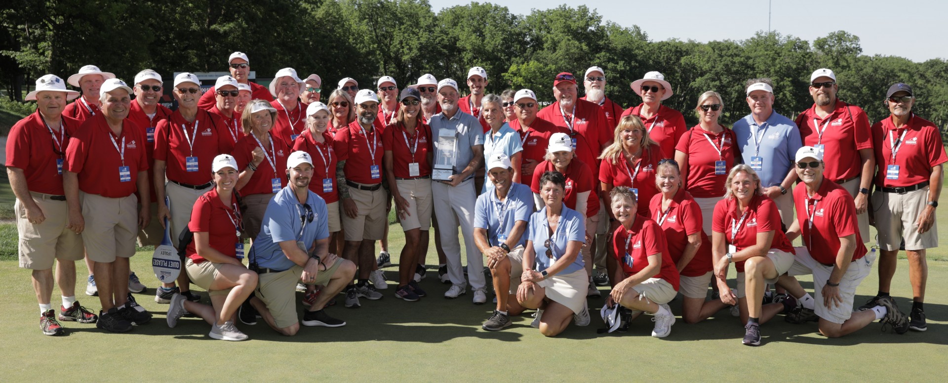 Jerry Kelly, Volunteer Coordinator Gail Perla, volunteers