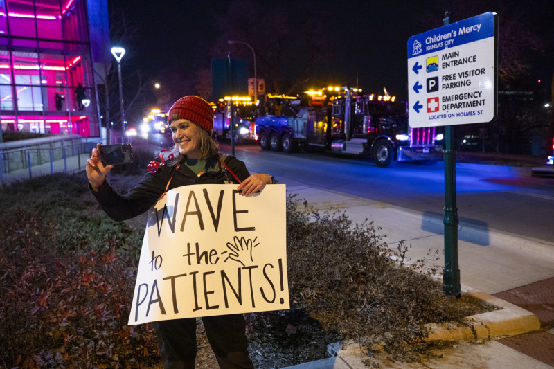KCTV 5 First responders brighten kids' nights with Parade of Lights