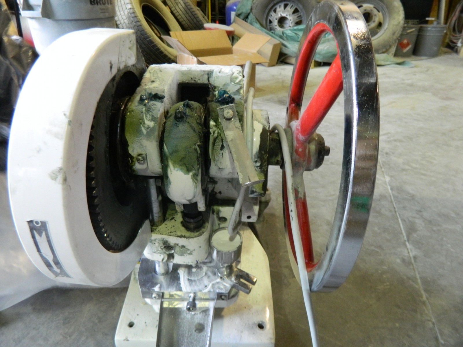 Police link Kelowna fentanyl lab to Calgary