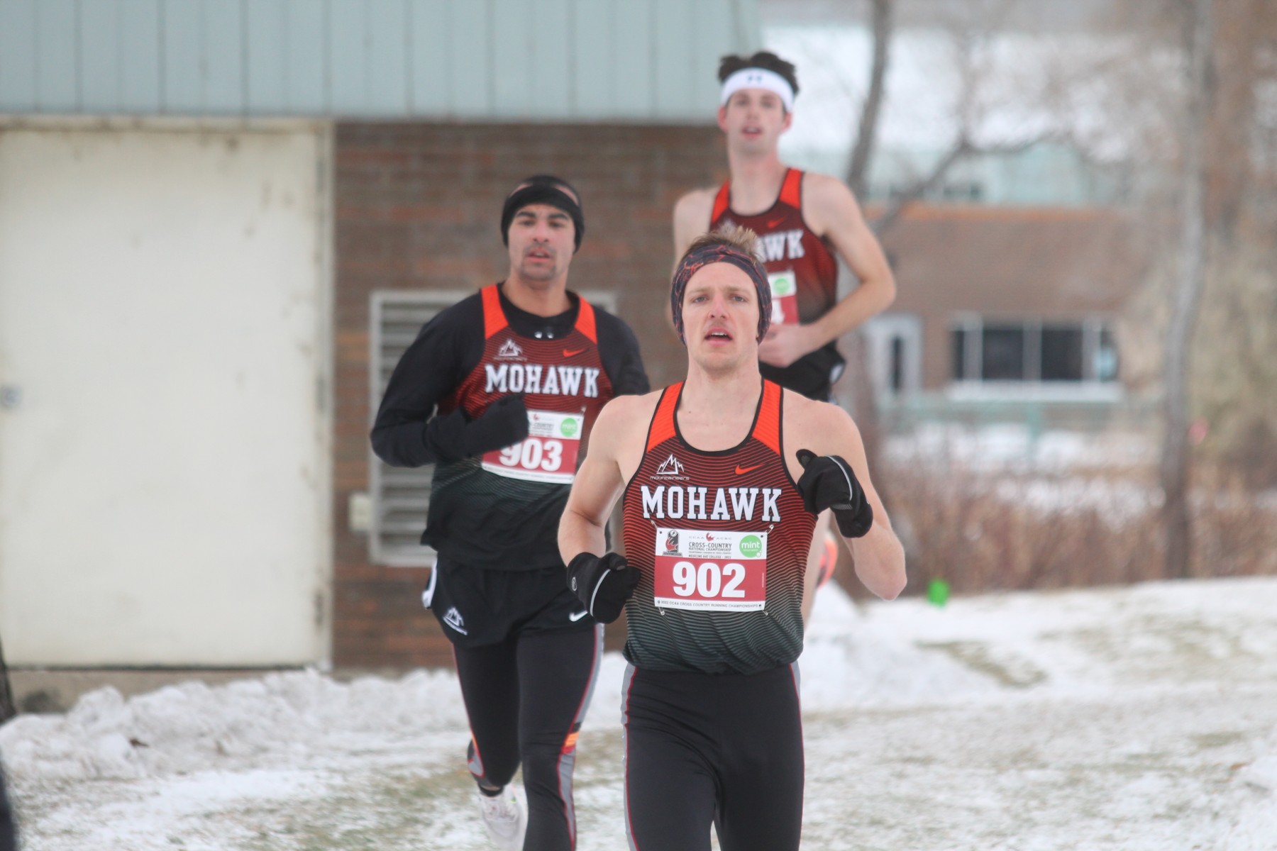 three mountaineers male XC runner