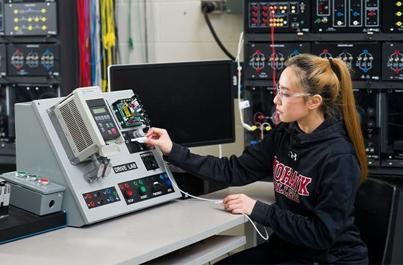 mohawk-student-electrical-lab-588x386