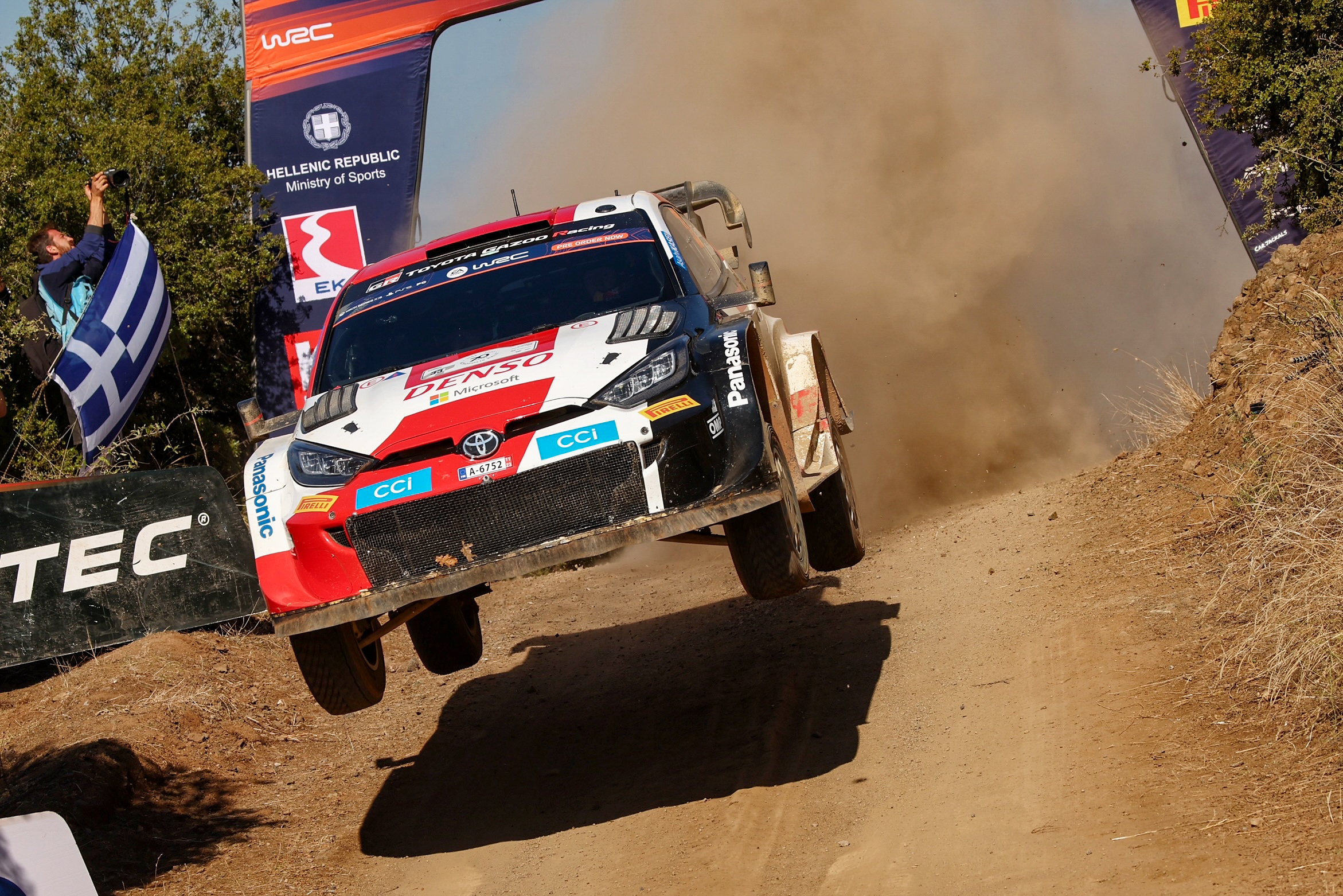 Troyota Rally TOYOTA GAZOO RACING TRIONFA CON UNA DOPPIETTA AL RALLY DELL'ACROPOLI 2023