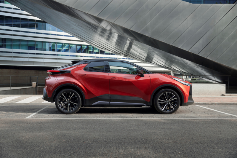 Toyota C-HR Plug-in Hybrid 2025: llega el acabado Spirit junto a ...