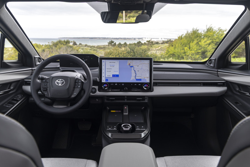 Front cabin with twin wireless charging pads