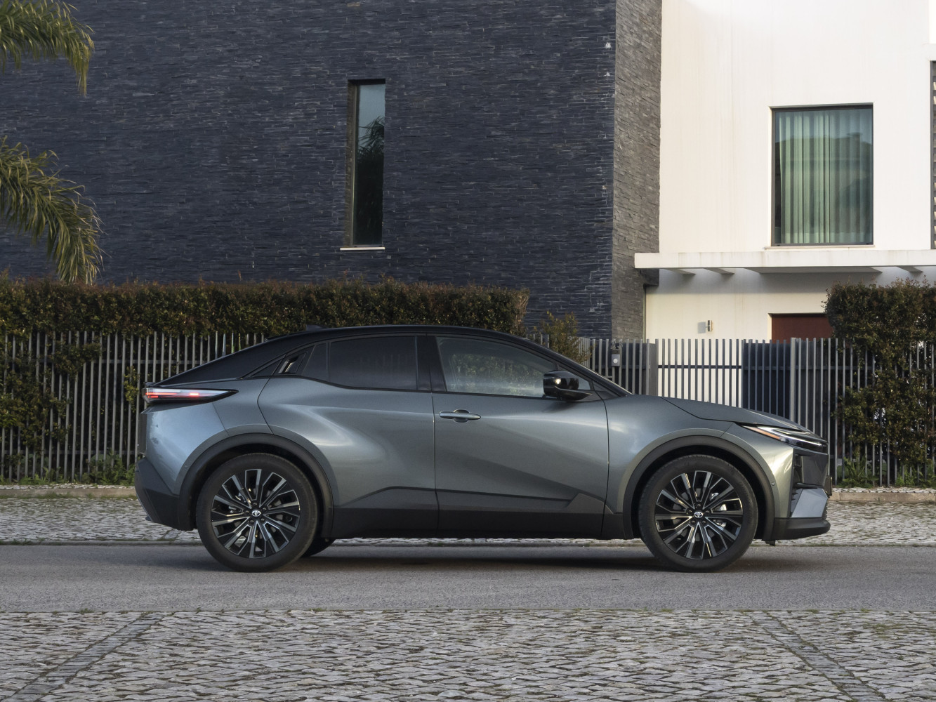 2 News Article Image The all-new Toyota C−HR+: stand-out design and superior BEV credentials