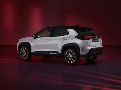 500_2022-yaris-cross-grs-ext-002-2