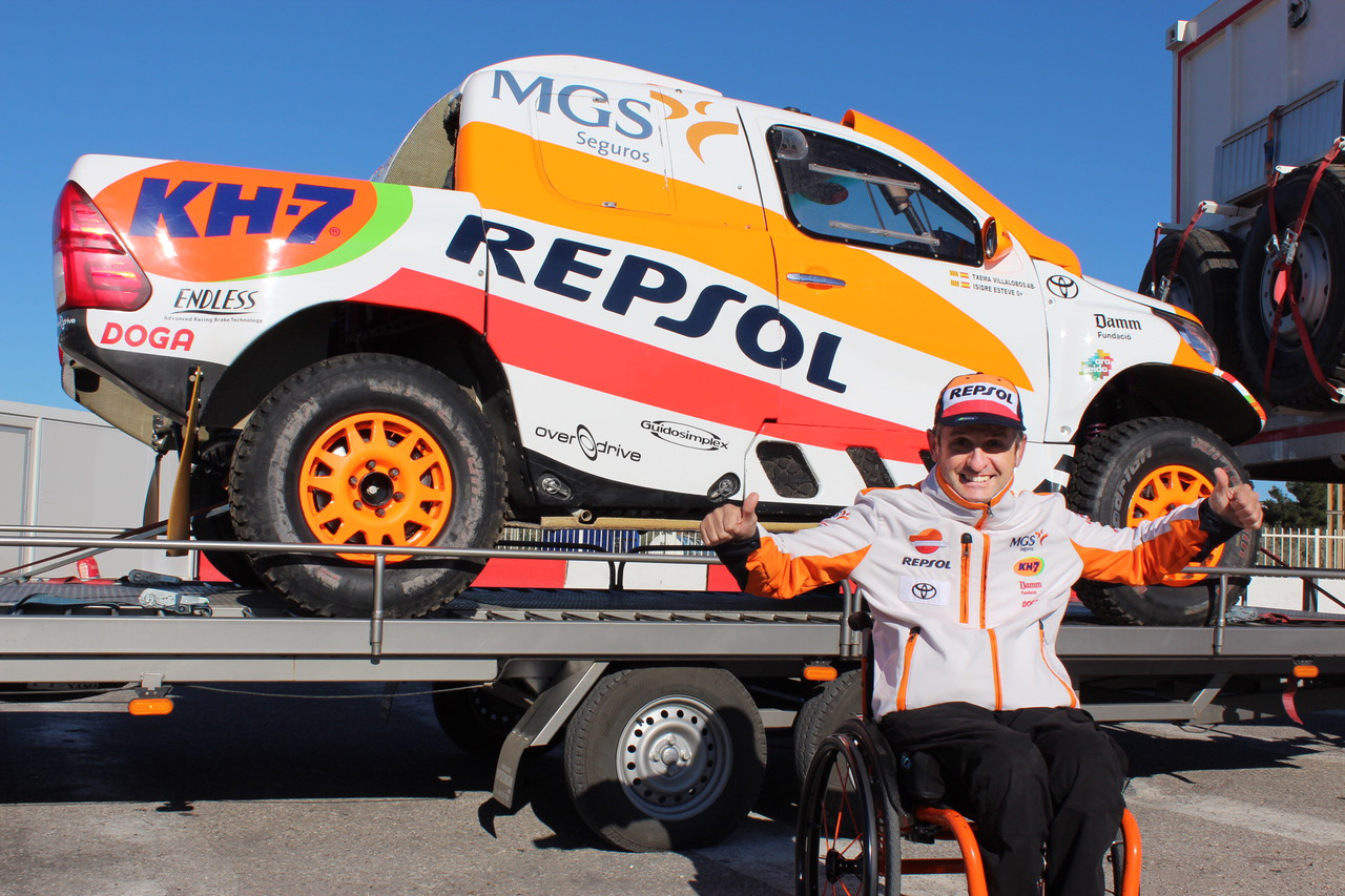 El Toyota Hilux del Repsol Rally Team pone rumbo al Dakar