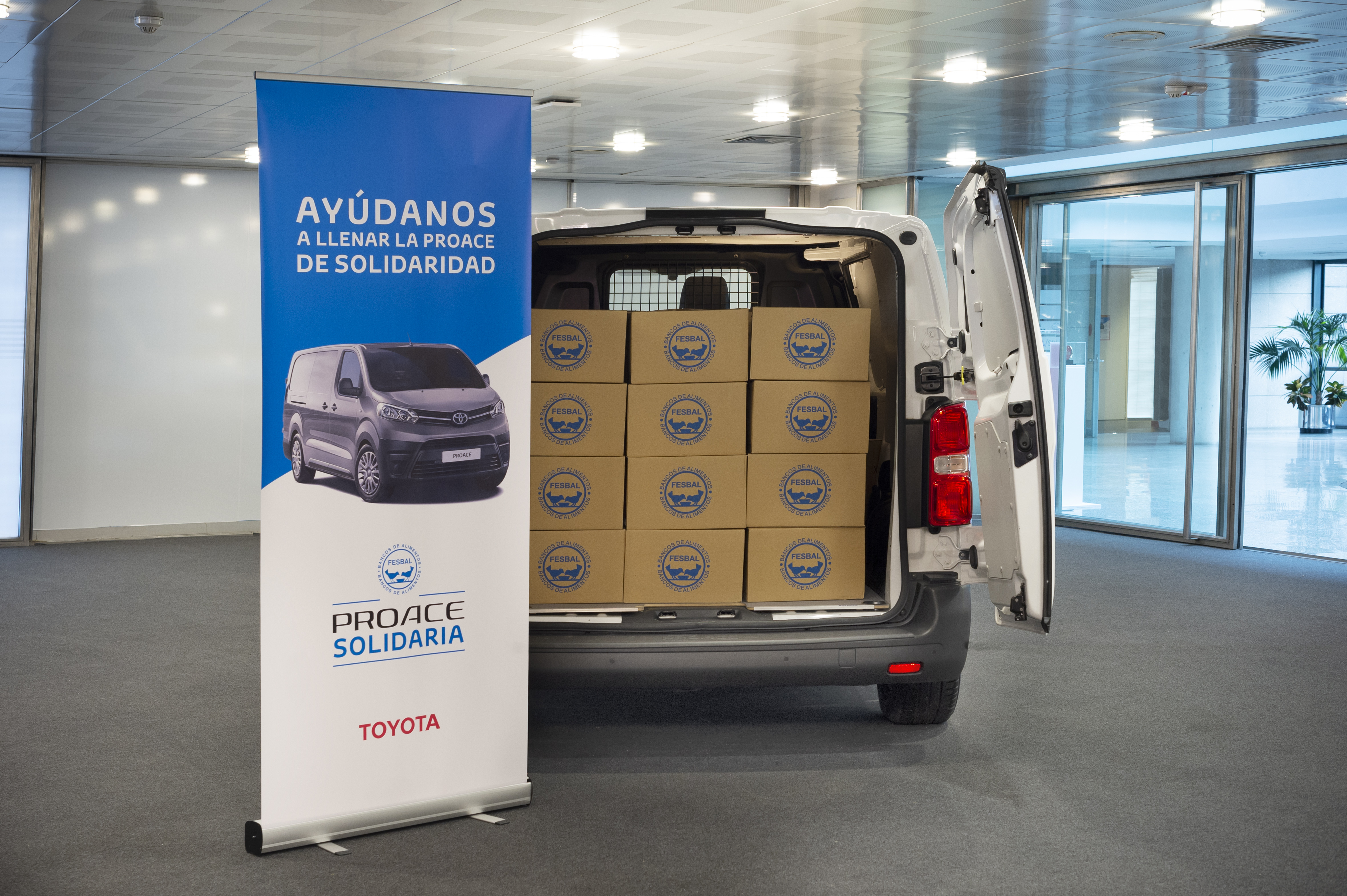 Los empleados de Toyota España donan 900 kg de comida al Banco de Alimentos