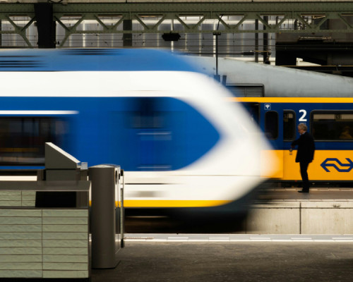 Foto NS trein door Alp Ancel via Unsplash