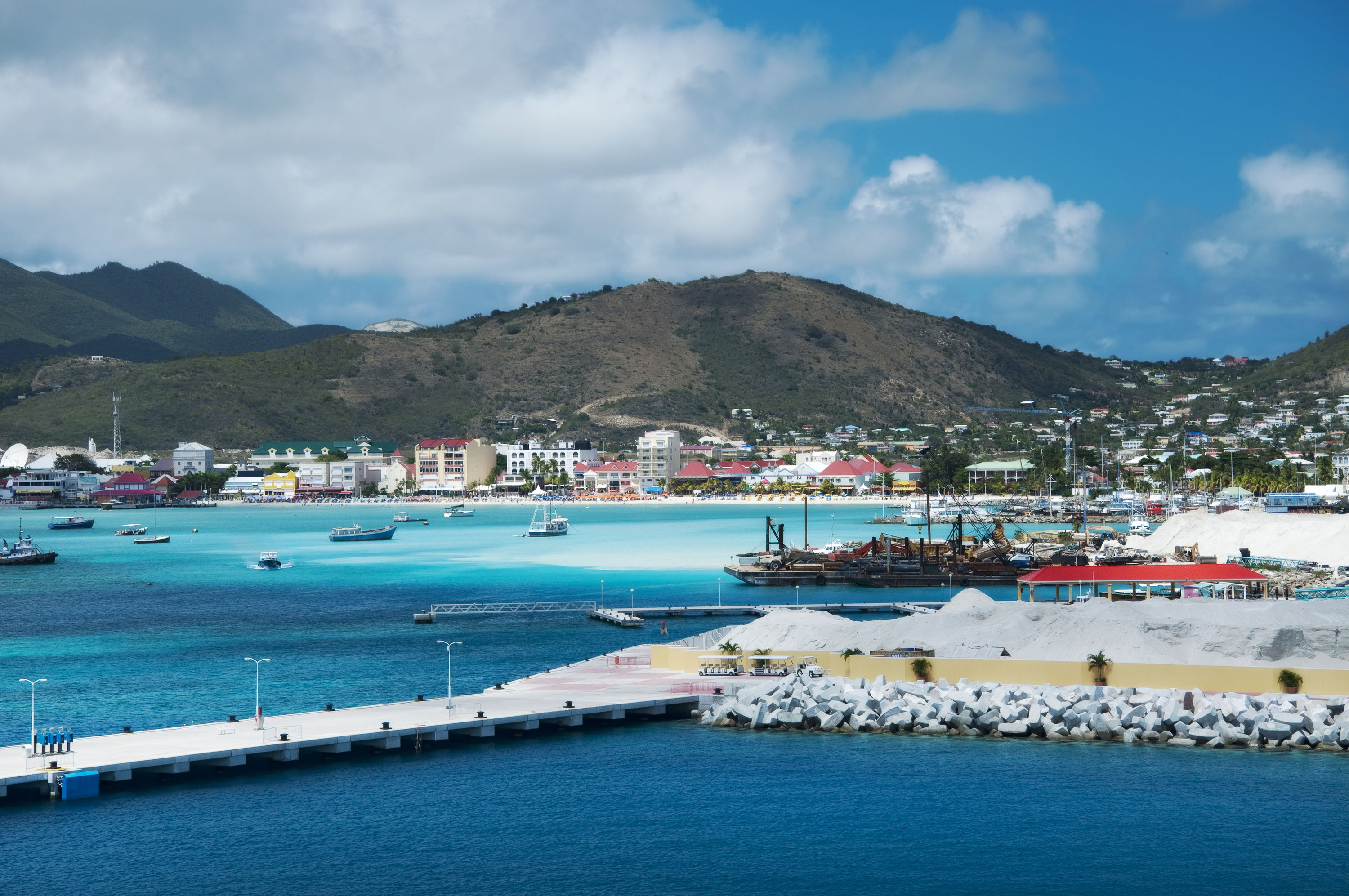 KLM gaat zonder tussenstop vliegen op Sint Maarten KLM gaat zonder tussenstop vliegen op Sint Maarten