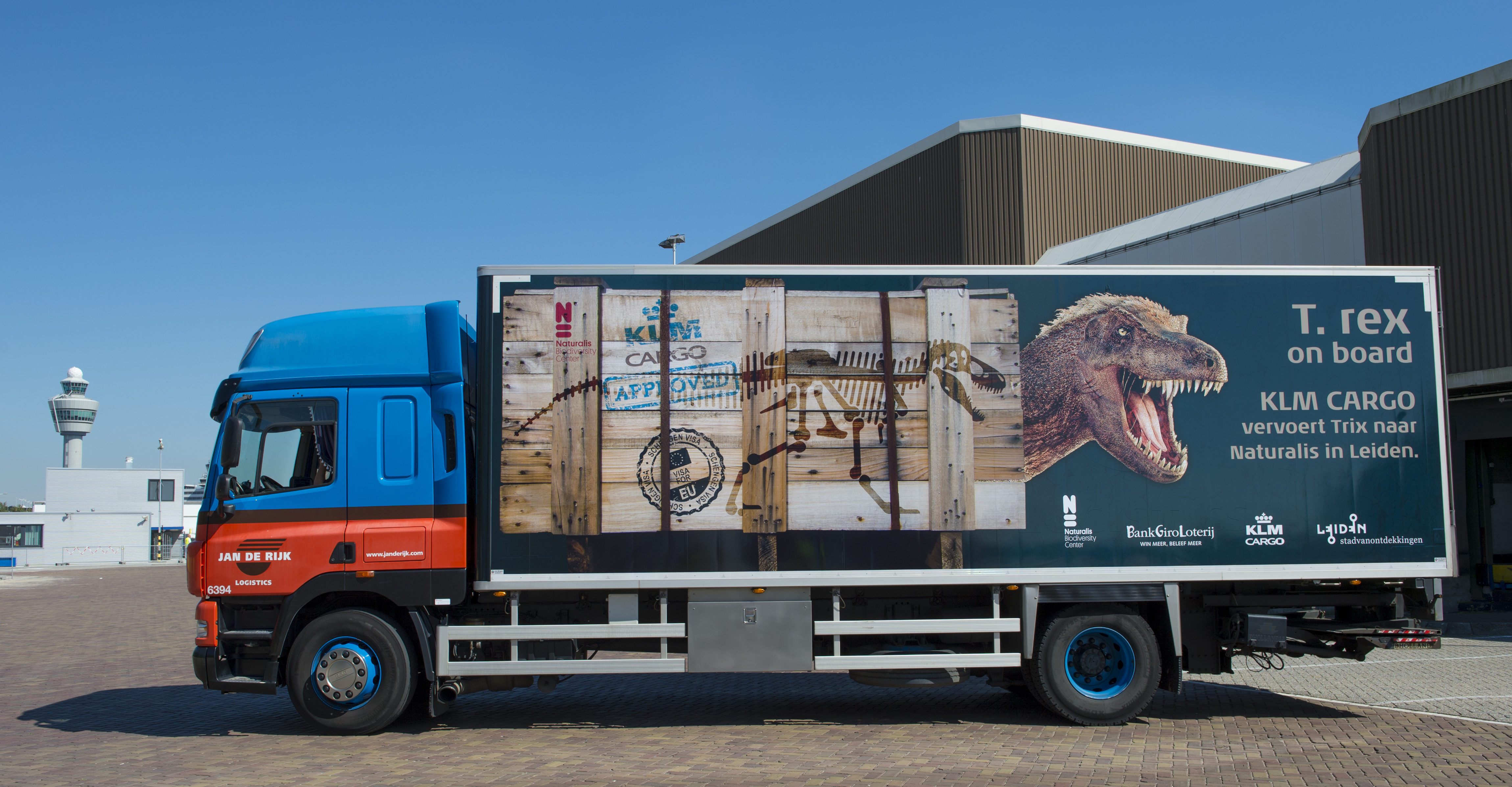 Container T Rex KLM Cargo transports Tyrannosaurus Rex to Leiden